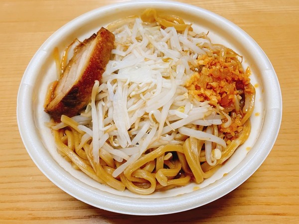 セブンイレブンの 豚ラーメン とみ田監修の二郎系 リニューアル 改良 コンビニ Com